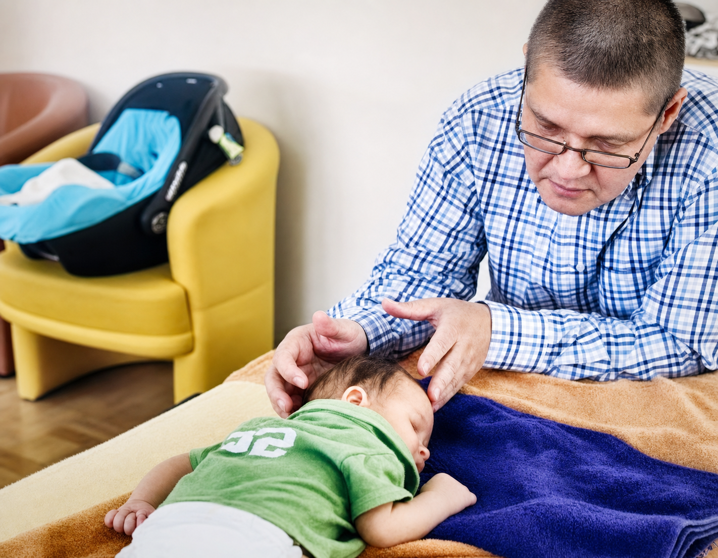 Kinderosteopathie – sanfte Behandlung eines Säuglings